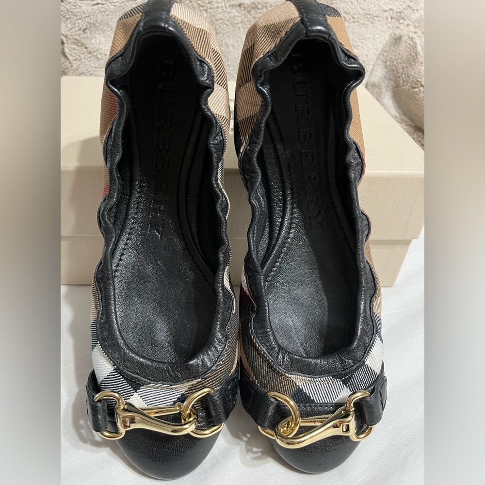 Burberry flats